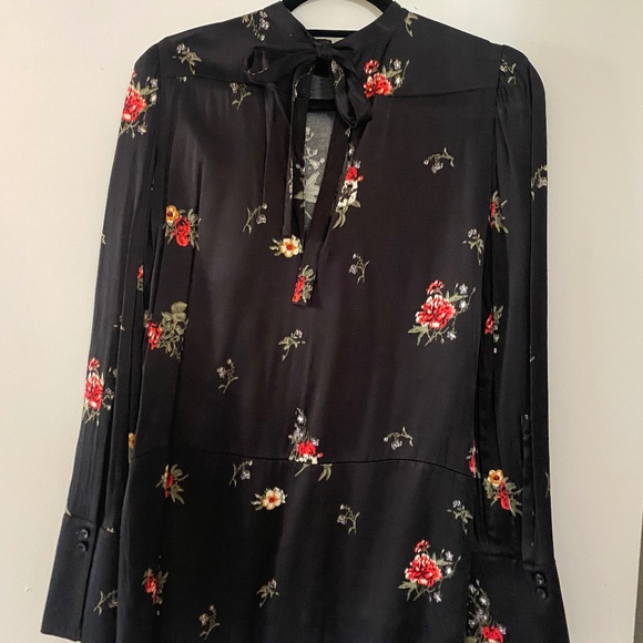 Something Navy Silky Floral Blouse - Picture 2 of 4